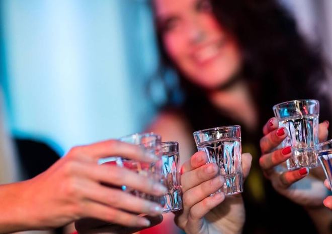 过年买酒注意！有些你觉得口感好的白酒，可能是酒精饮料